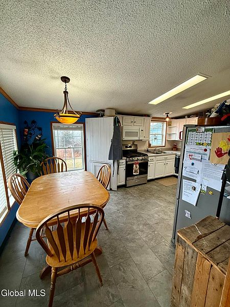 4th image of 103 Hatch Hill Road