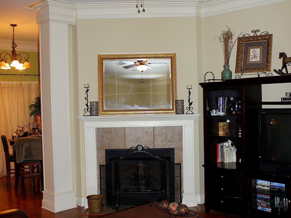 Family Room w/gas fireplace 