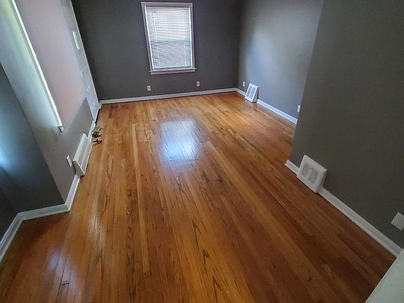 4th image of 22651 Pembroke Ave