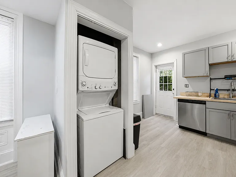 1711 N Willington St — Photo 2
