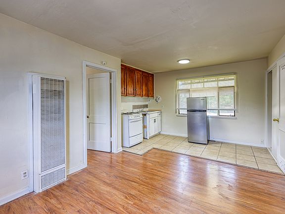 3rd image of 1585 Dudley St #2A