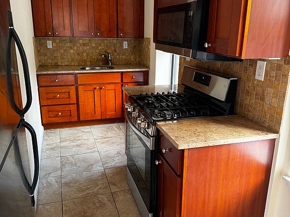 2nd image of 55 Bruckner Blvd #3B