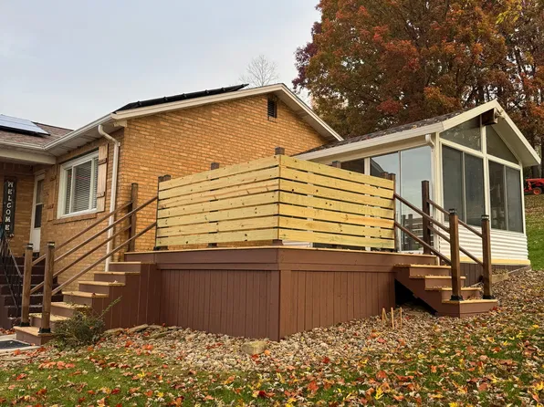 26 Carl Ave, Eighty Four, PA 15330