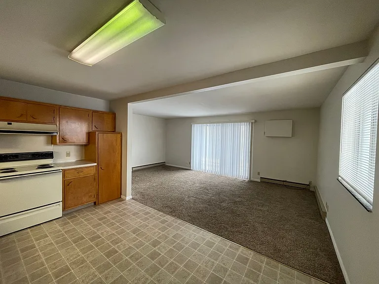319 Hillcrest Dr — Photo 4