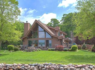 W3252 Park Dr, Lake Geneva, WI 53147