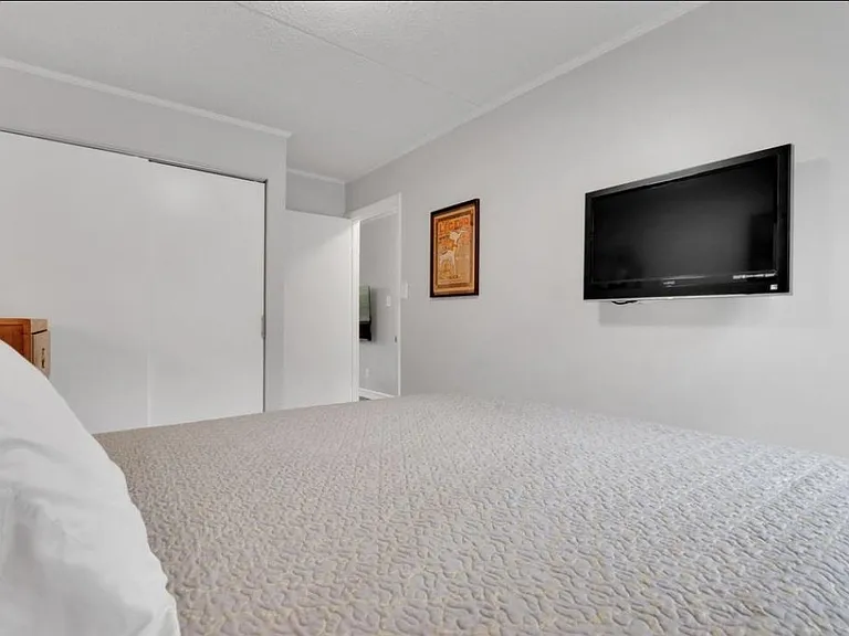 2733 Jersey Ave #B202 — Photo 8