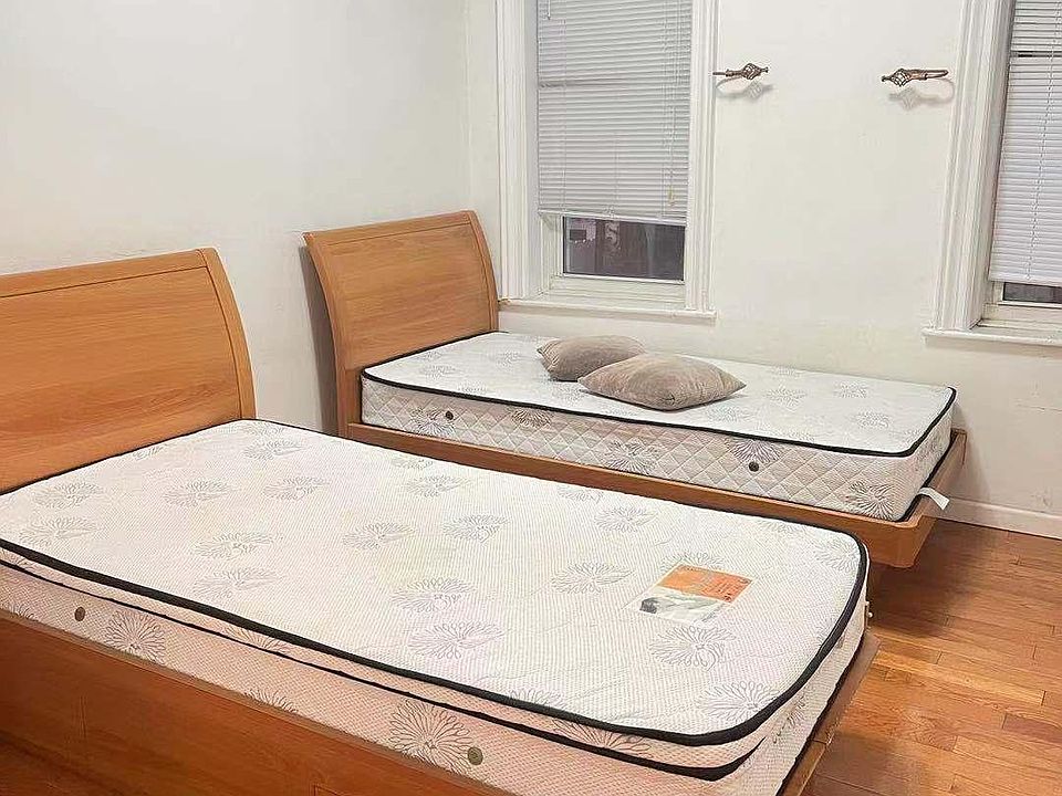 1st image of 2137 E 13th St #1F
