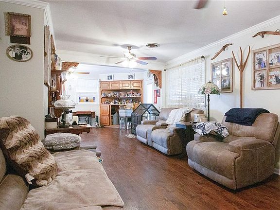 3rd image of 217 Camelia Ave