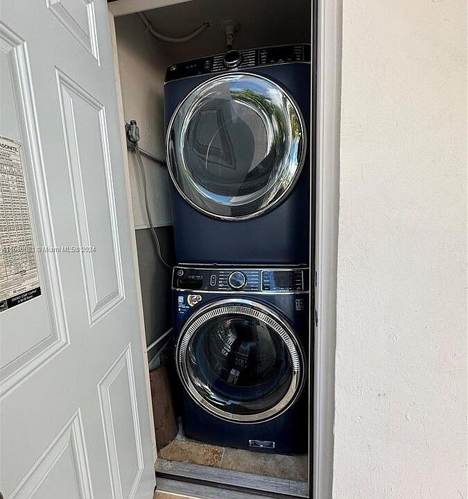 1st image of 2219 NE 123rd St