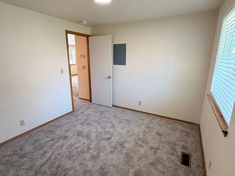 3622 W Rose Hill St — Photo 5