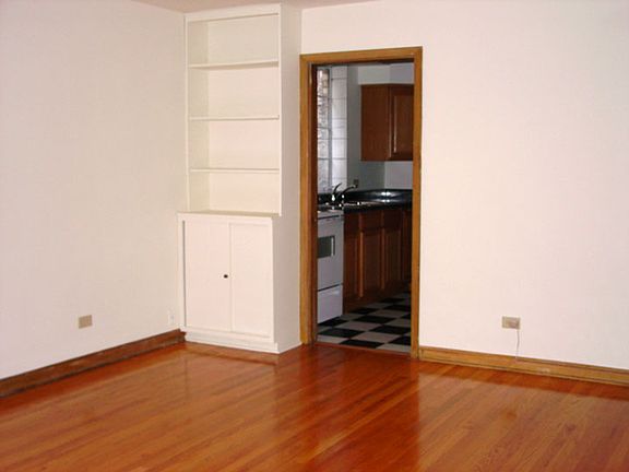 2nd image of 715 W Buena Ave #2E