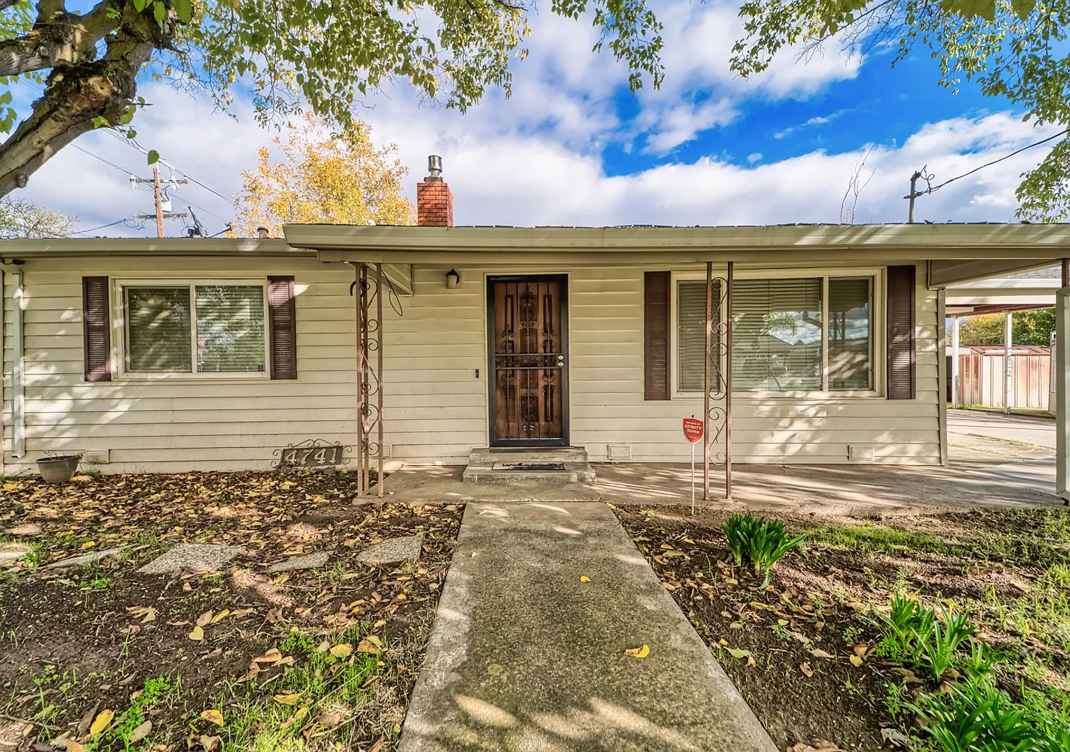 Beautiful 3-Bedroom Home with Extra Living Space and Modern Upgrades — Photo 2