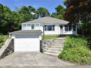 22 Lakeview Rd, Brookfield, CT 06804