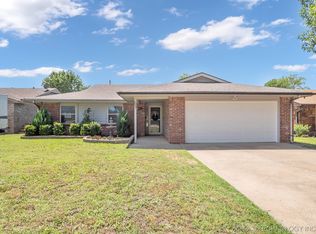 335 N Spruce Ave, Bartlesville, OK 74006