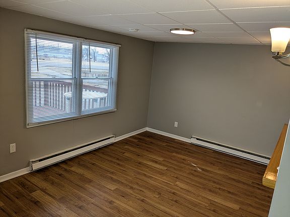 3rd image of 1033 Valley Dr Suite 3