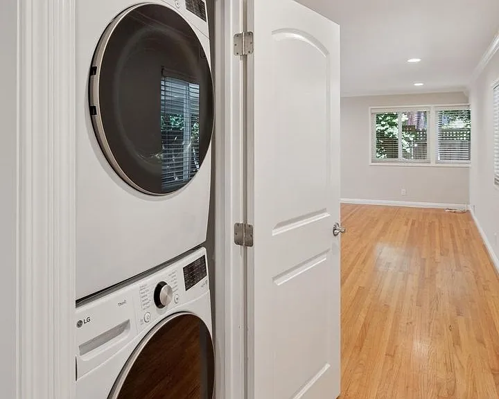 Luxury Apartment Available in gated Community downtown Palo Alto! — Photo 11