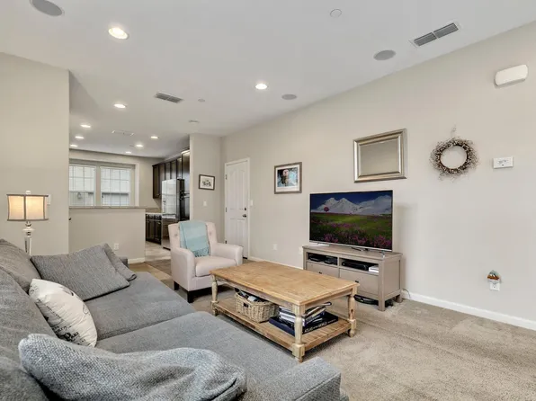 192 Barnhill Dr, Folsom, CA 95630