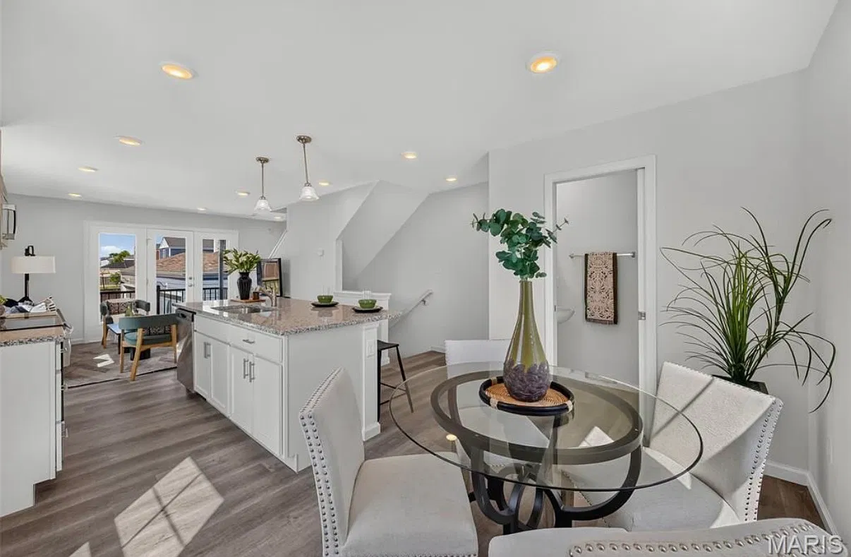 2 bed, 1.5 bath, 1100 sqft, $2,000 — Photo 3