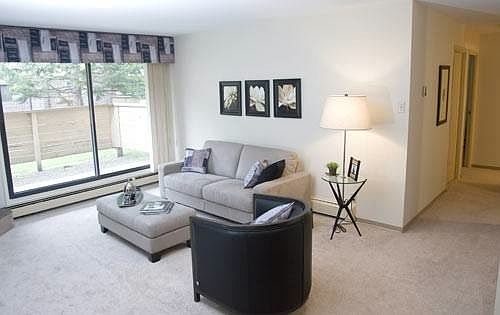 2nd image of 1318 N June St