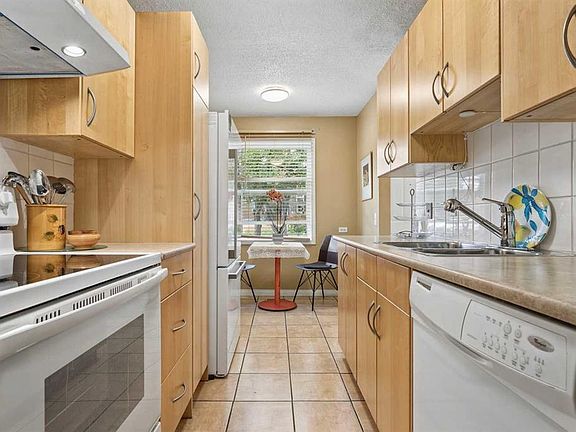 4th image of 330 W Canterbury Dr SW #23