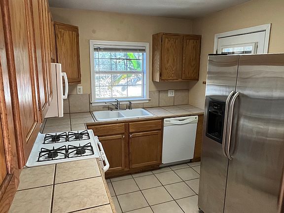 5th image of 1217 Country Club Dr