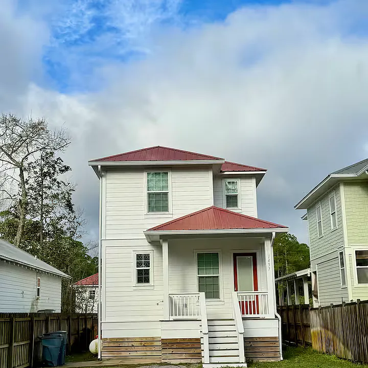 1437 N County Highway 393