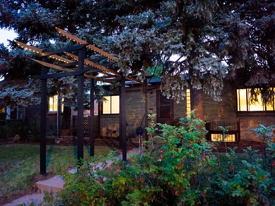 Exterior/Entryway