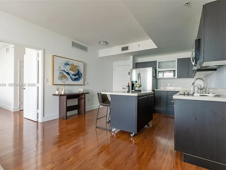 90 SW 3rd St #3806 — Photo 3
