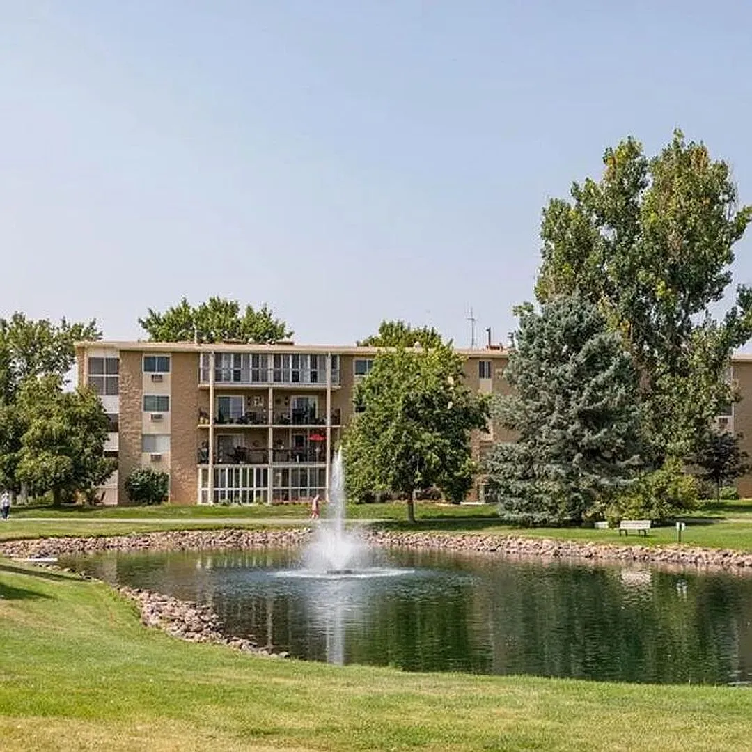 Great Condo and Location in Aurora — Photo 1