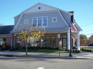 169 Orinoco Dr #8, Brightwaters, NY 11718