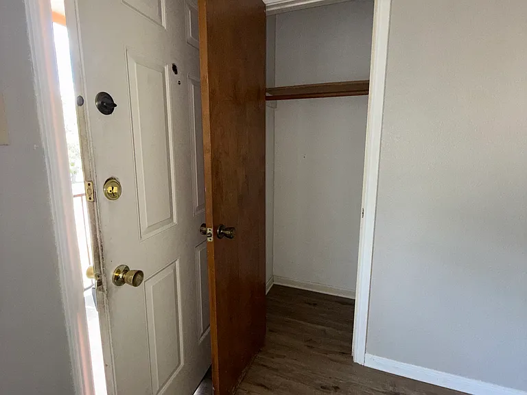 401 N 4th St #F — Photo 18