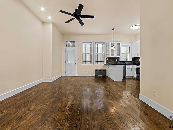 4th image of 200 Lawrence Ave APT 1