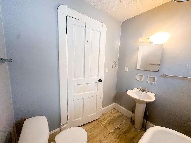 2043 N Talbott St #3 — Photo 12