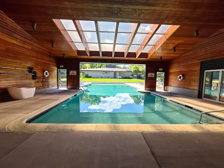 Golden Cir — Photo 18