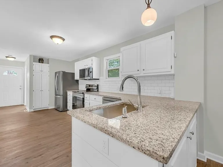 2942 Wayne Ave #1 — Photo 11