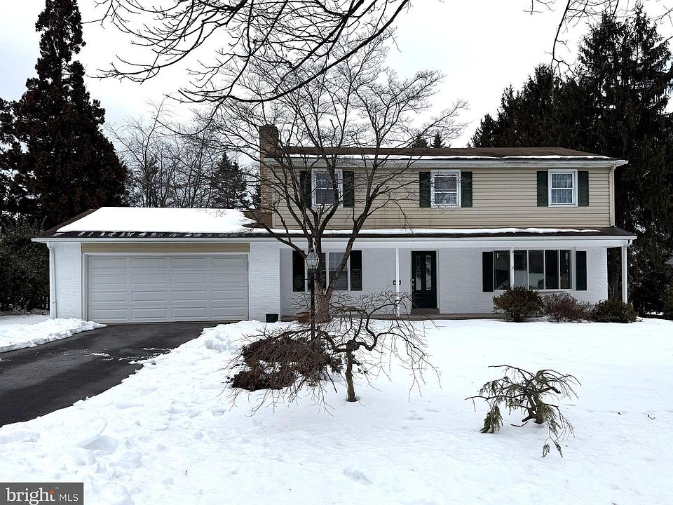 1st image of 15 Manor Dr