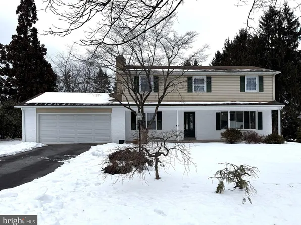 15 Manor Dr, Mechanicsburg, PA 17055