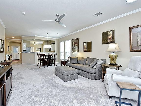 4th image of 125 Essex Ln