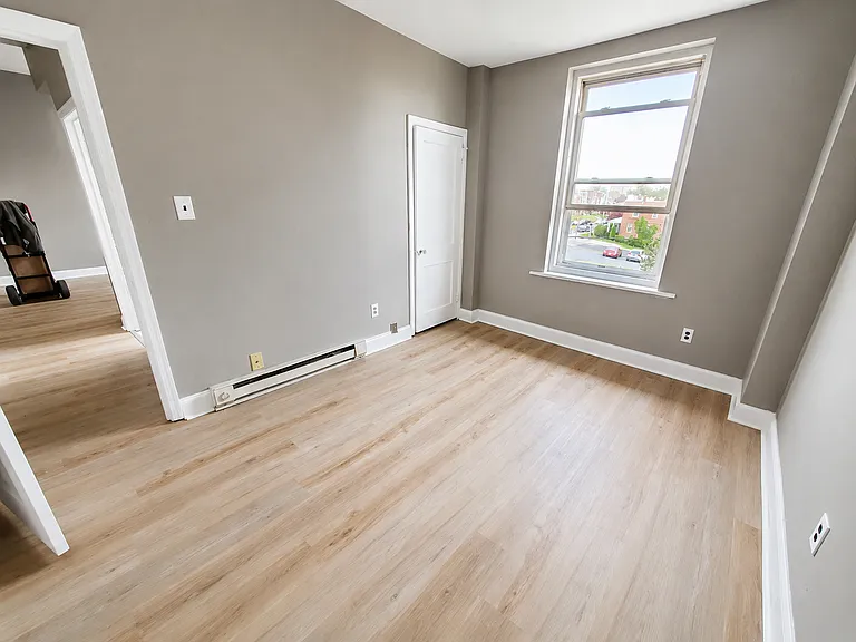 818 S Broom — Photo 11