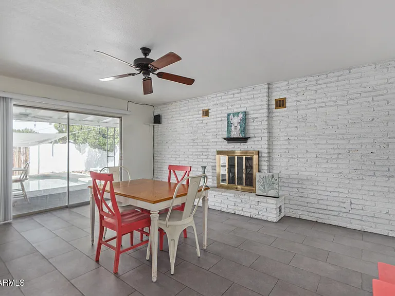106 E Geneva Dr — Photo 10