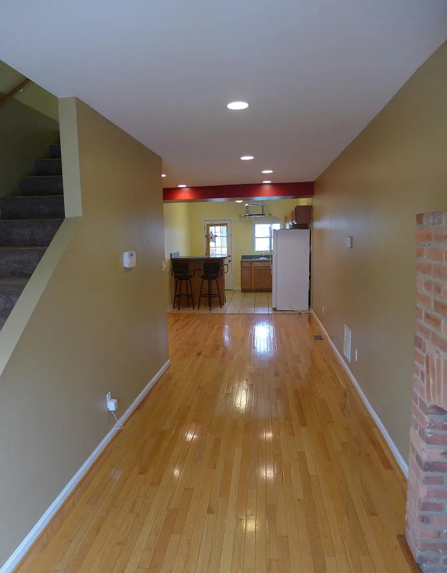 121 S Conkling Street — Photo 1