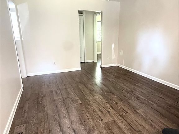 4th image of 2499 Bay Forest Dr