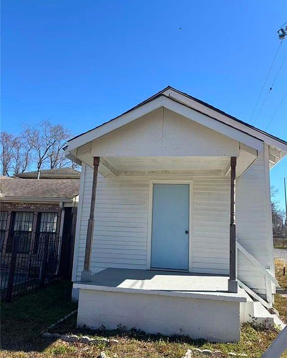 1st image of 4001 McFarland St