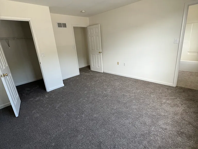 2027 Greystone Dr — Photo 10