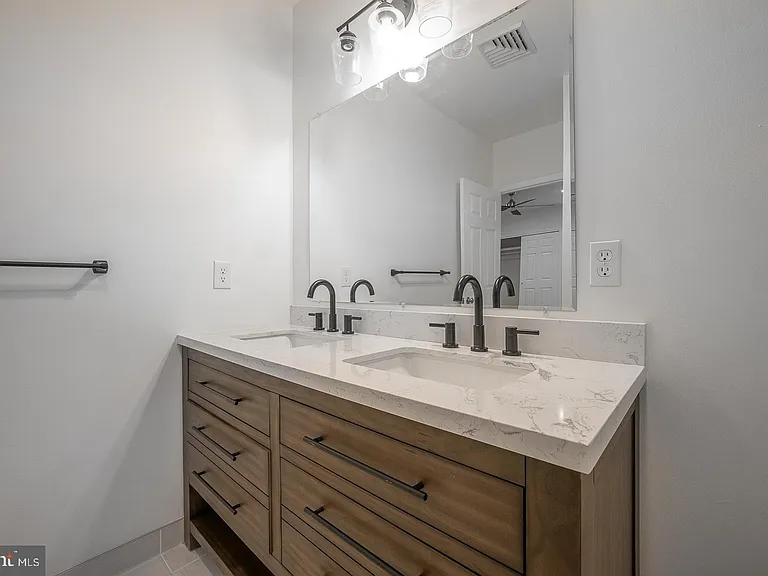 42 N Waterloo Rd #38 — Photo 19