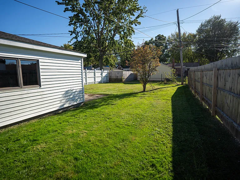 22932 Allor St — Photo 36
