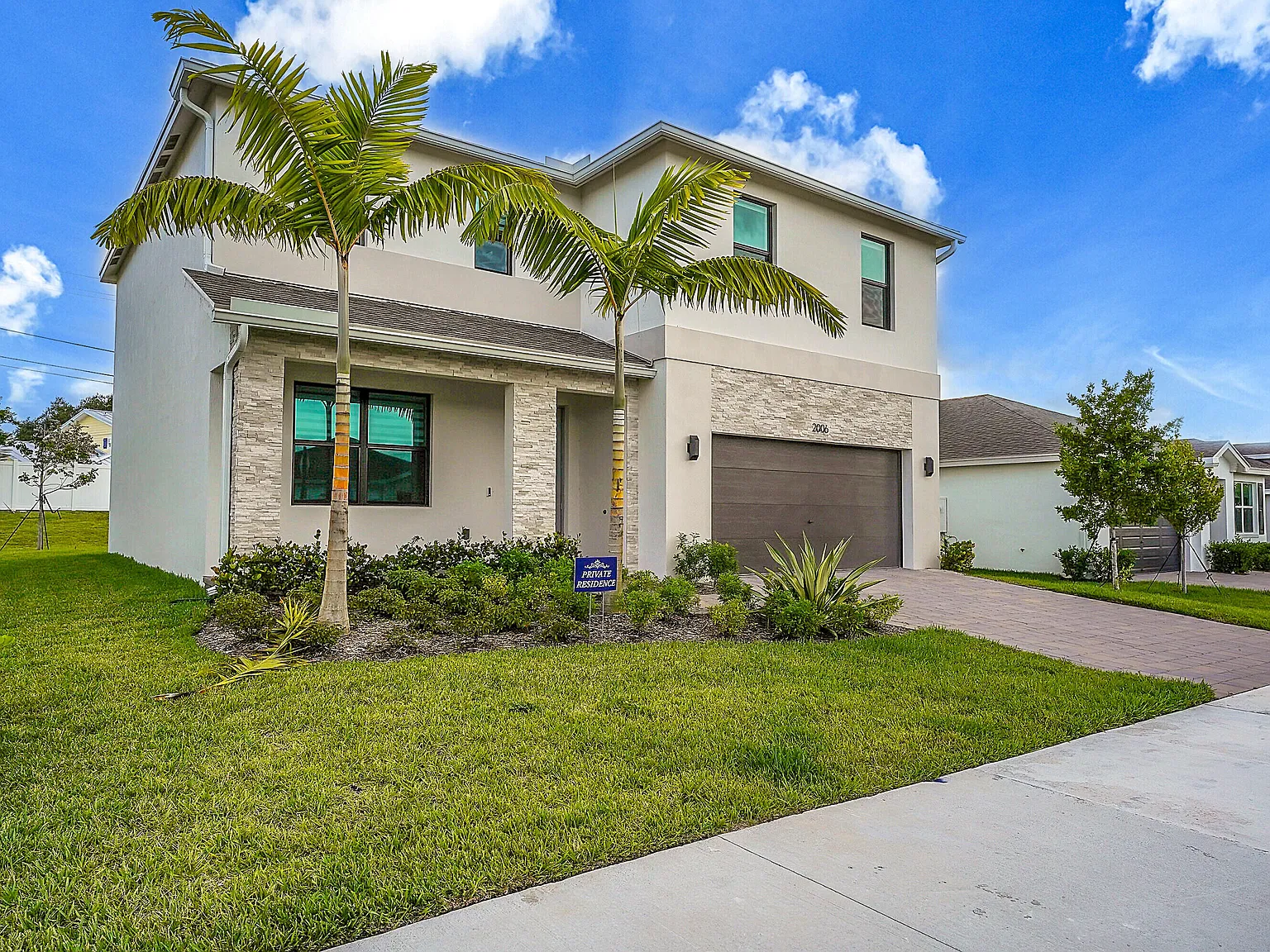 4 bed, 2.5 bath, 2412 sqft, $3,800 — Photo 2