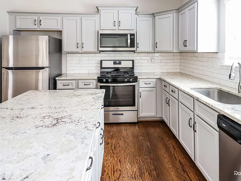 2078 Springfield Dr — Photo 4