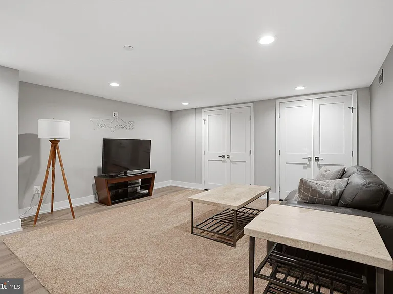 611 N Galloway St — Photo 32