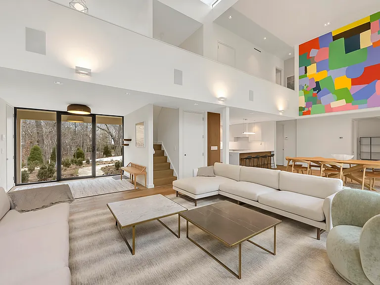 33 Hedges Banks Dr — Photo 2